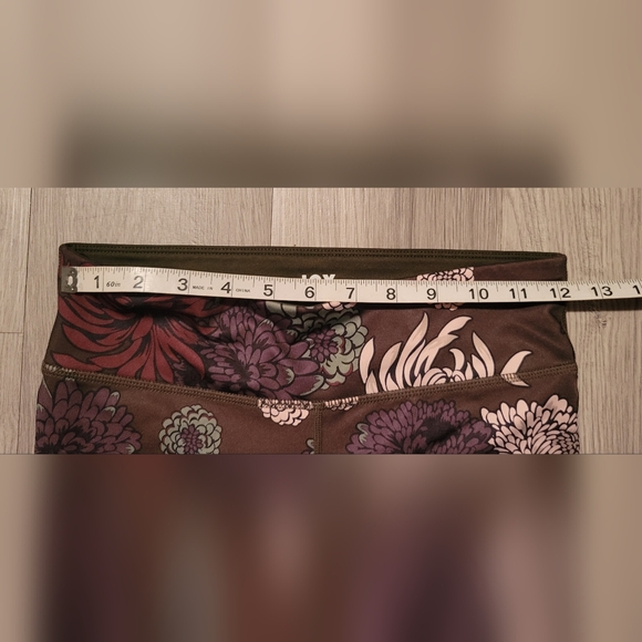 JoyLab Metallic Chrysanthemum Floral Athletic Set, Size Small (better fit XS) - Picture 11 of 16